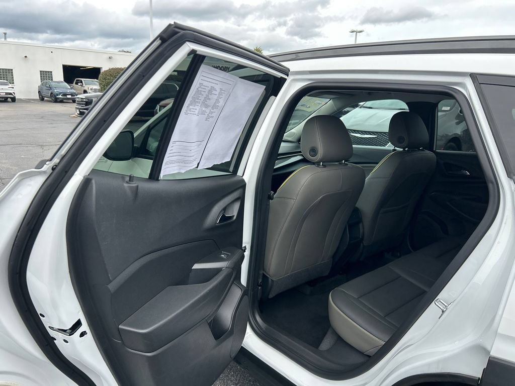 Certified 2025 Chevrolet Trax ACTIV w/ Driver Confidence Package FWD image 32