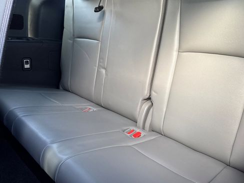 Used 2023 Toyota Highlander Limited image 33