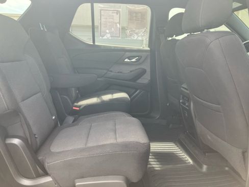 Used 2022 Chevrolet Traverse LT image 33