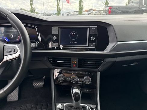 Used 2024 Volkswagen Jetta SE FWD image 21