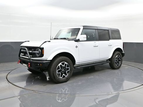 Used 2023 Ford Bronco Outer Banks image 1