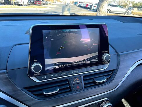 Used 2025 Nissan Altima 2.5 SV image 26