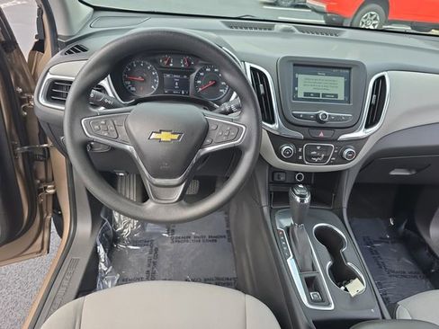Used 2018 Chevrolet Equinox LS image 16