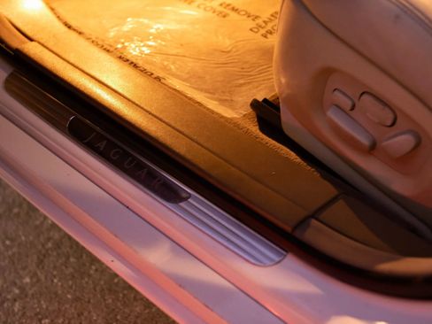 Used 2004 Jaguar XJ8 image 20