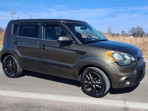 Used 2012 Kia Soul + image 2