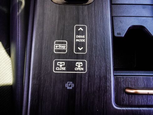 Used 2024 Nissan Ariya FWD image 22