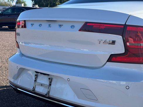 Used 2018 Volvo S90 T6 Inscription w/ Convenience Package image 11