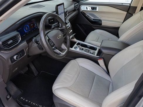 Used 2021 Ford Explorer Platinum w/ Equipment Group 601A image 2