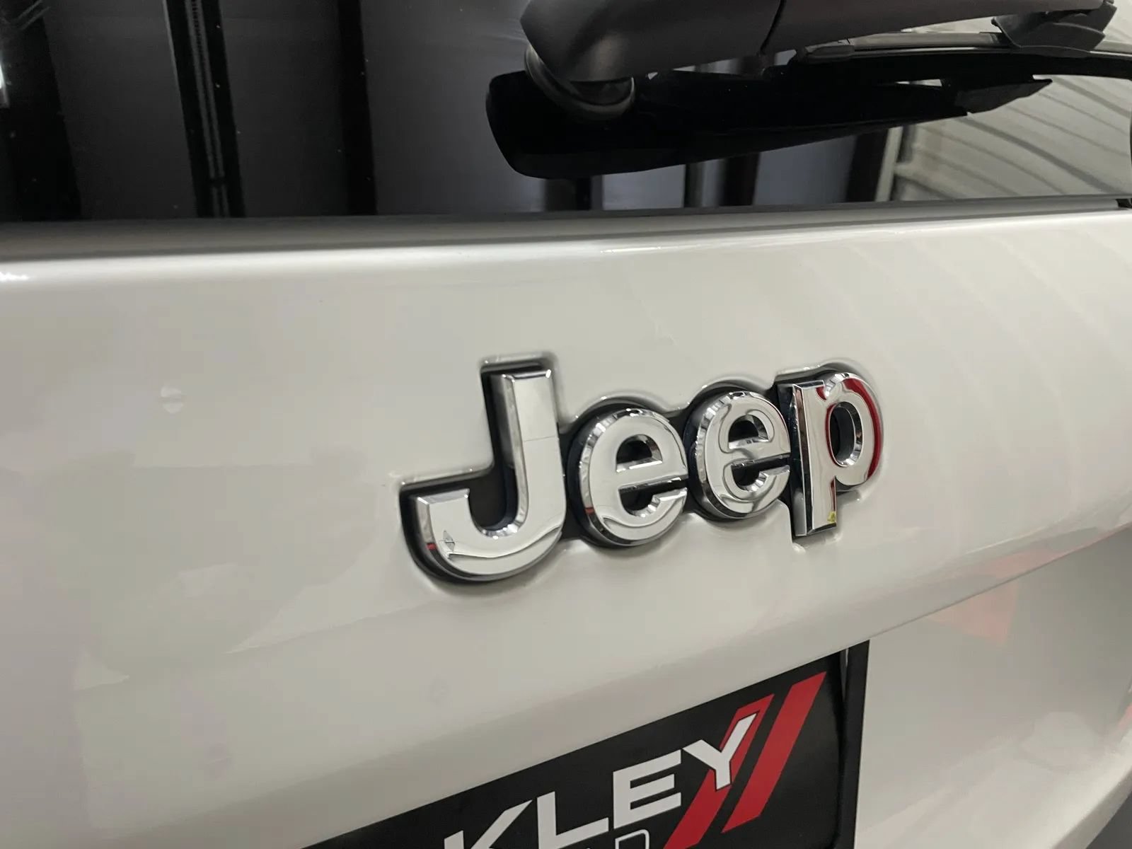 Used 2021 Jeep Cherokee Latitude Plus AWD/4WD image 15