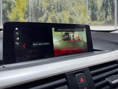 Used 2018 BMW 320i xDrive 320i xDrive image 25