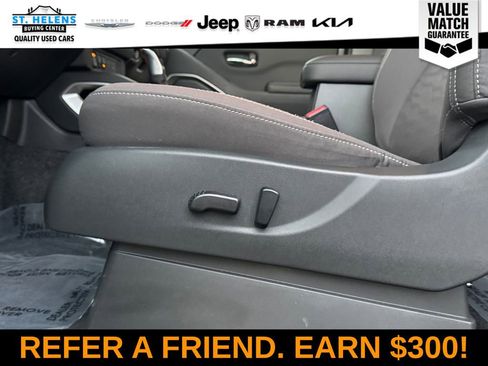 Used 2024 Nissan Frontier SV w/ SV Convenience Package image 17