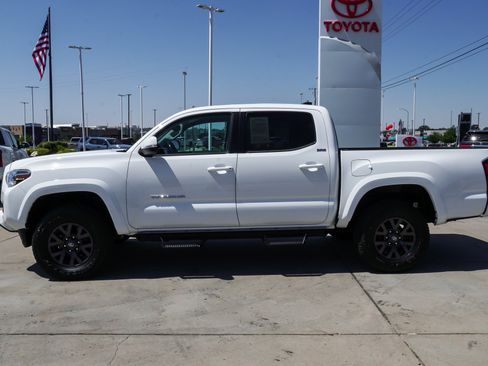 Certified 2022 Toyota Tacoma SR5 w/ Technology Package AWD/4WD image 5