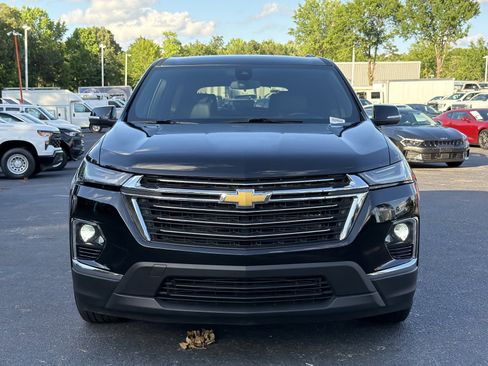Used 2023 Chevrolet Traverse LT FWD image 6