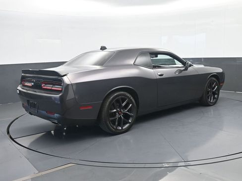 Used 2022 Dodge Challenger SXT w/ Driver Convenience Group RWD image 6