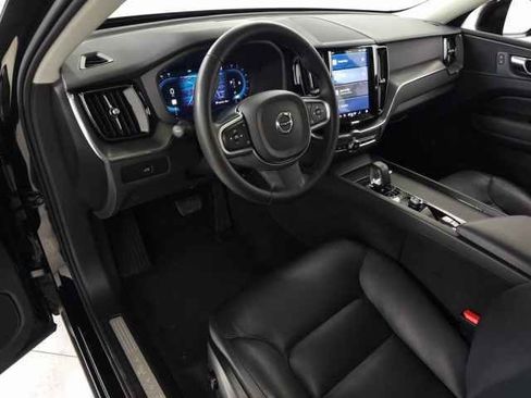 Certified 2025 Volvo XC60 B5 Core image 16