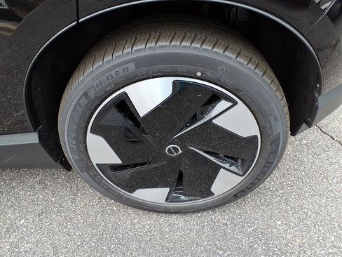 New 2025 Volvo EX30 Plus w/ Protection Package Premier image 10