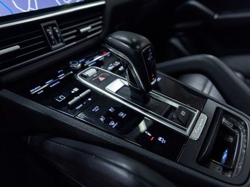 Used 2020 Porsche Cayenne AWD/4WD image 19