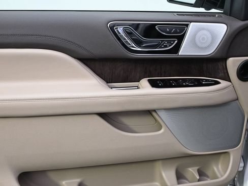 Used 2022 Lincoln Navigator Reserve AWD/4WD image 23