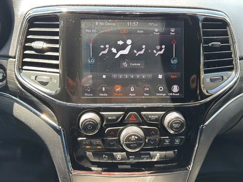 Used 2020 Jeep Grand Cherokee Limited AWD/4WD image 17