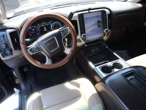 Used 2018 GMC Sierra 2500 Denali w/ Duramax Plus Package AWD/4WD image 12