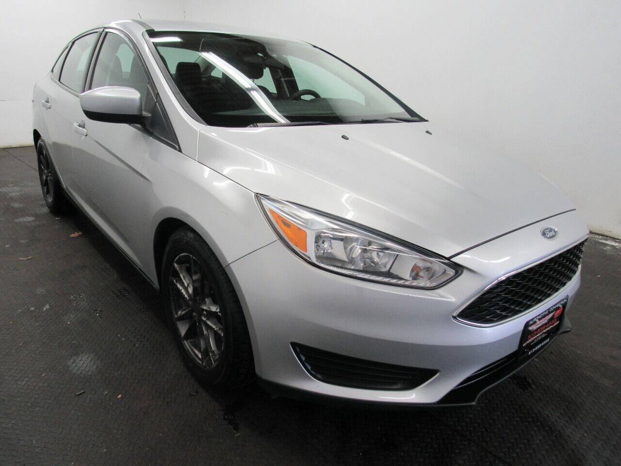Used 2018 Ford Focus SE FWD image 3