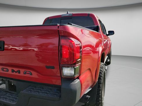 Used 2021 Toyota Tacoma SR5 RWD image 18