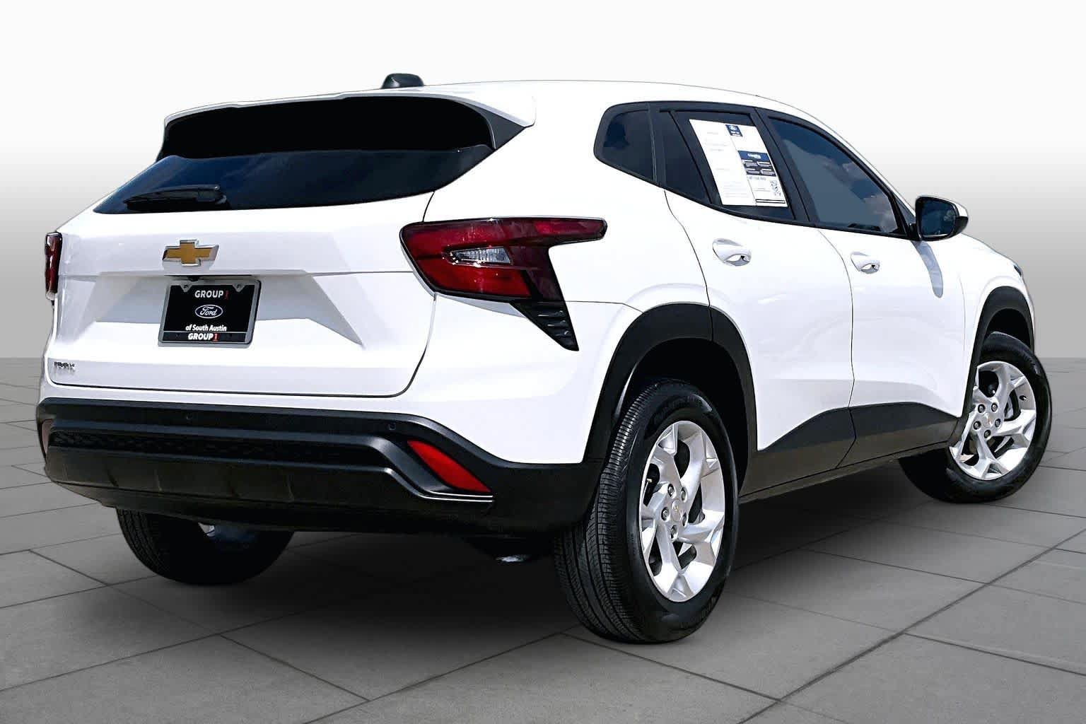 Used 2024 Chevrolet Trax LS w/ LS Convenience Package FWD image 13
