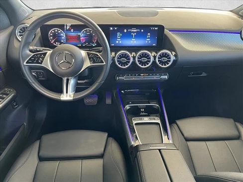 Used 2025 Mercedes-Benz GLA 250 image 11