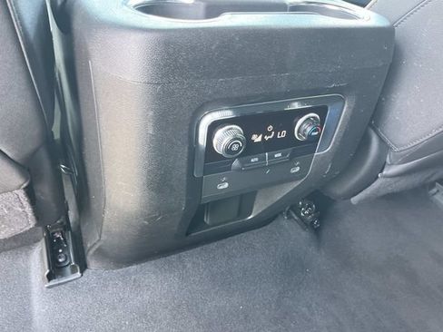 Used 2023 GMC Yukon SLT AWD/4WD image 18
