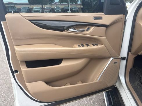 Used 2018 Cadillac Escalade Platinum AWD/4WD image 9