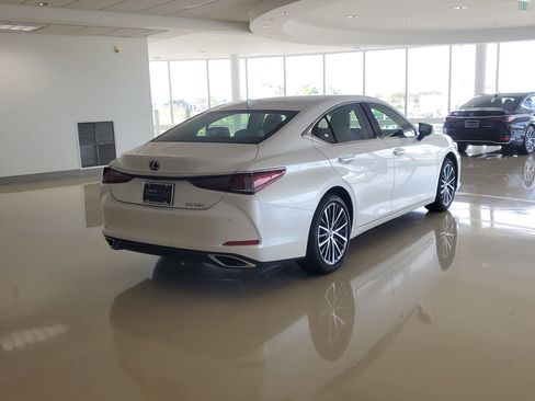 Used 2025 Lexus ES 350 w/ Premium Package image 11