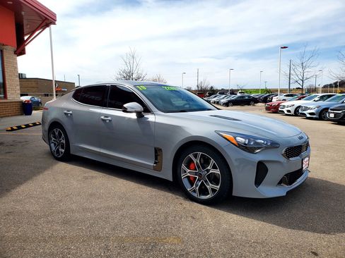 Used 2019 Kia Stinger GT2 image 3