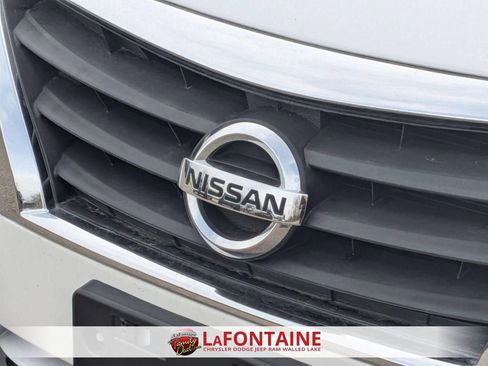 Used 2018 Nissan Versa SV image 9