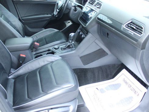 Used 2019 Volkswagen Tiguan SEL Premium w/ 3rd Row Seat Package AWD/4WD image 10