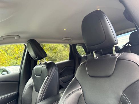 Used 2020 Jeep Cherokee Latitude Plus w/ Cold Weather Group image 15