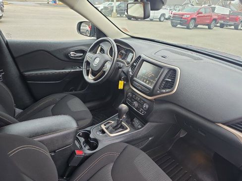 Used 2016 Jeep Cherokee Latitude w/ Cold Weather Group image 48