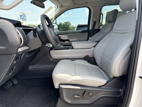 New 2025 Ford Expedition Active RWD image 11