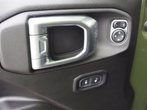 Used 2022 Jeep Wrangler Unlimited Sport AWD/4WD image 19