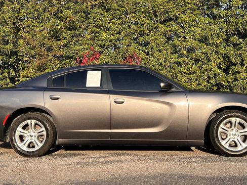 Used 2020 Dodge Charger SXT image 9