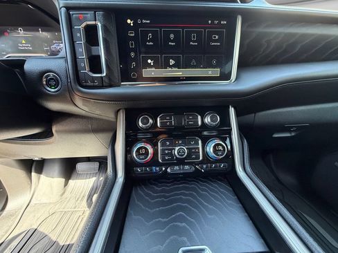 Used 2023 GMC Yukon XL Denali AWD/4WD image 12