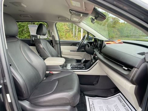 Used 2022 Kia Carnival SX image 32
