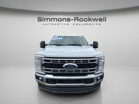 Used 2024 Ford F250 XLT image 1
