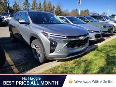 Used 2024 Chevrolet Trax LT w/ Driver Confidence Package image 5