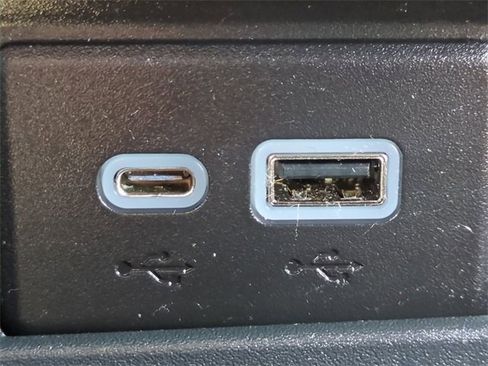 Used 2021 Chevrolet Tahoe Z71 w/ Luxury Package image 23