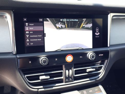 Certified 2026 Porsche Macan AWD/4WD image 19