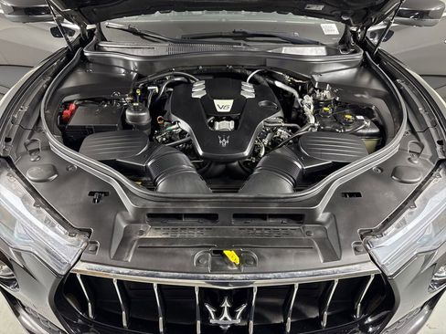 Used 2017 Maserati Levante w/ Luxury Package image 47