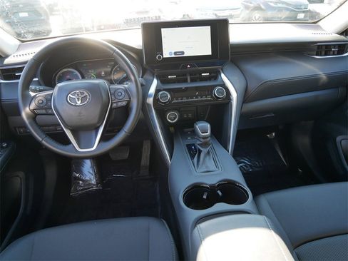 Used 2024 Toyota Venza LE image 13