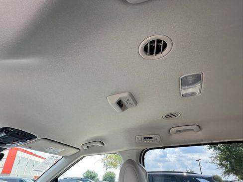 New 2026 Kia Carnival EX image 23