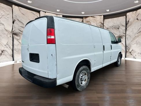 Used 2017 Chevrolet Express 2500 image 4