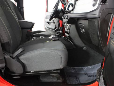 Used 2025 Jeep Wrangler Unlimited Sahara AWD/4WD image 19